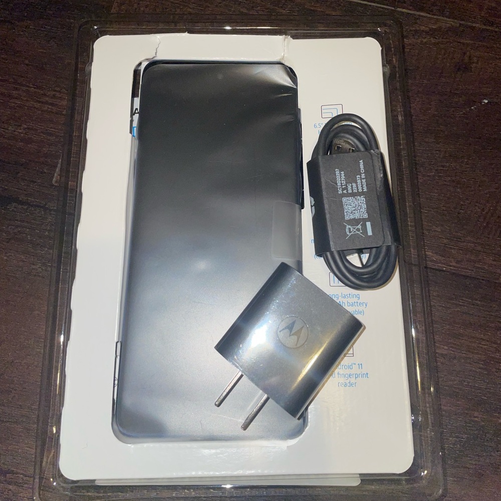 Tracfone Motorola 2025 Moto G 5G (128 GB) Gray